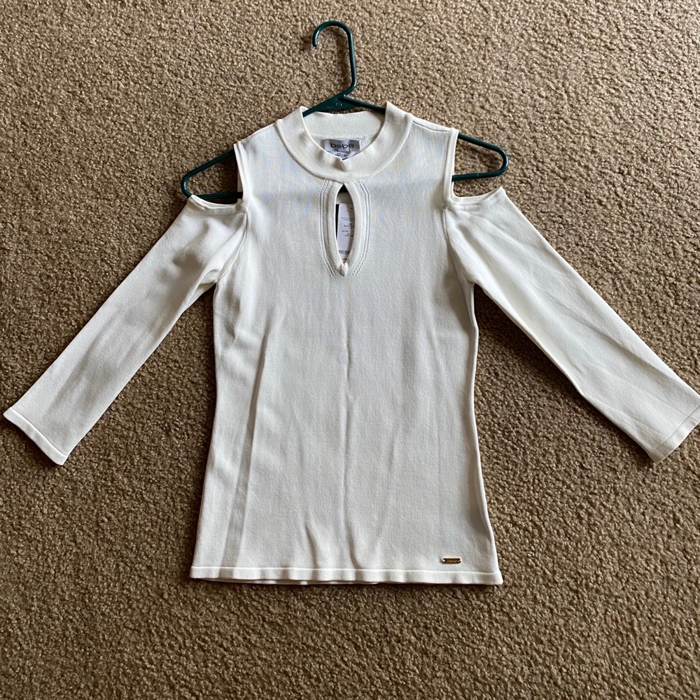 BEBE Keyhole cold shoulder neck top